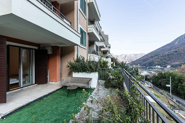 Zum Verkauf steht eine dreizimmerige, geräumige und helle Wohnung im schönsten Teil Montenegros — photo 13